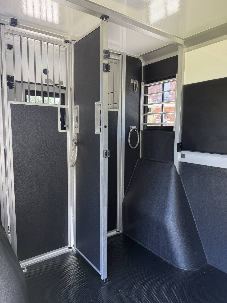 Kleine paardenvrachtwagen (B rijbewijs) STX HARAS LONG 2025 Tweedehands