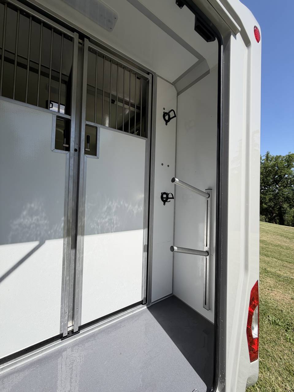 Kleine paardenvrachtwagen (B rijbewijs) STX HARAS LONG 2025 Tweedehands