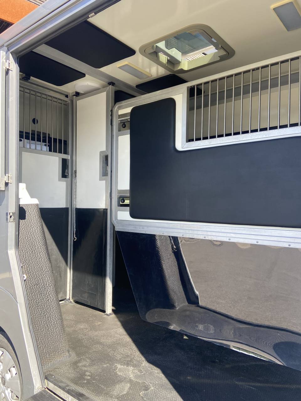 Kleine paardenvrachtwagen (B rijbewijs) STX  2017 Tweedehands
