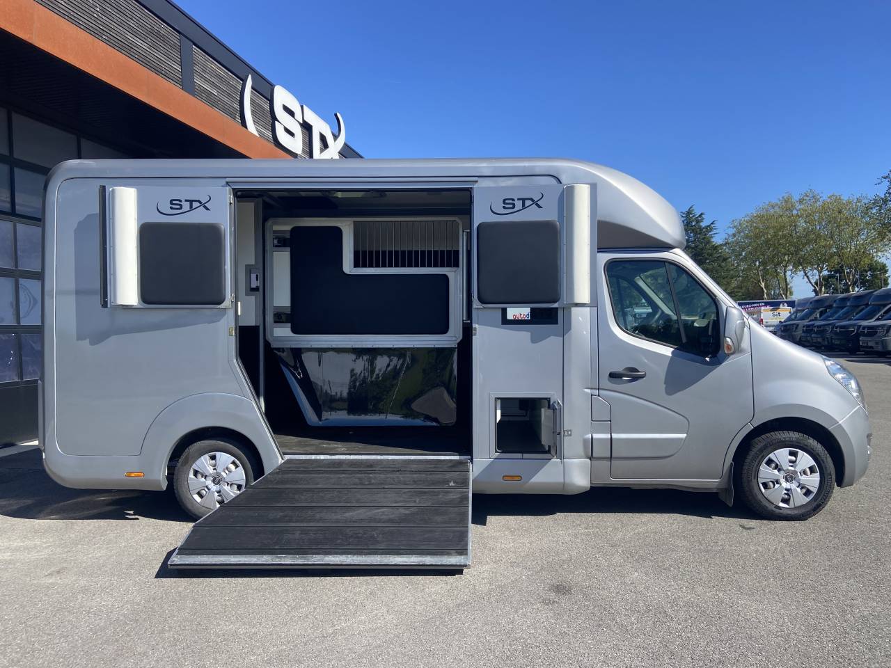 Kleine paardenvrachtwagen (B rijbewijs) STX  2017 Tweedehands