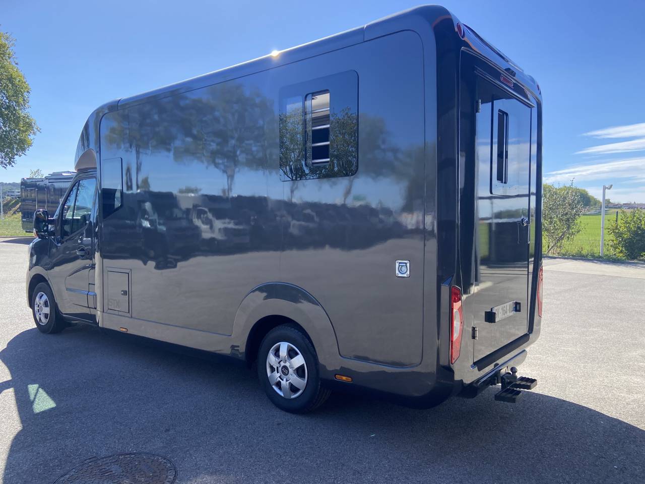 Kleine paardenvrachtwagen (B rijbewijs) STX  2024 Tweedehands
