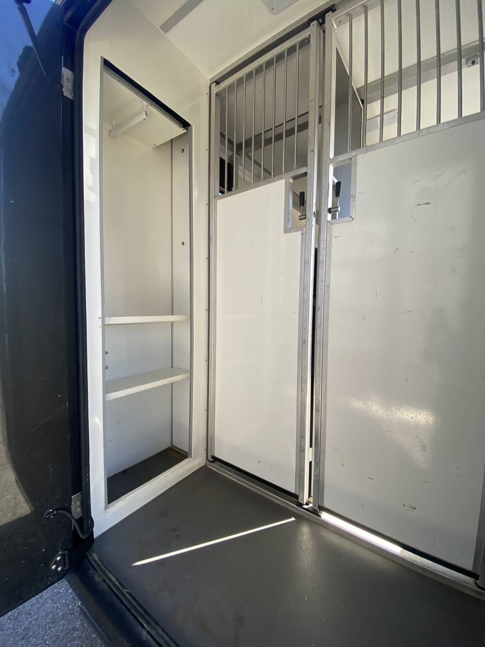 Kleine paardenvrachtwagen (B rijbewijs) STX  2024 Tweedehands