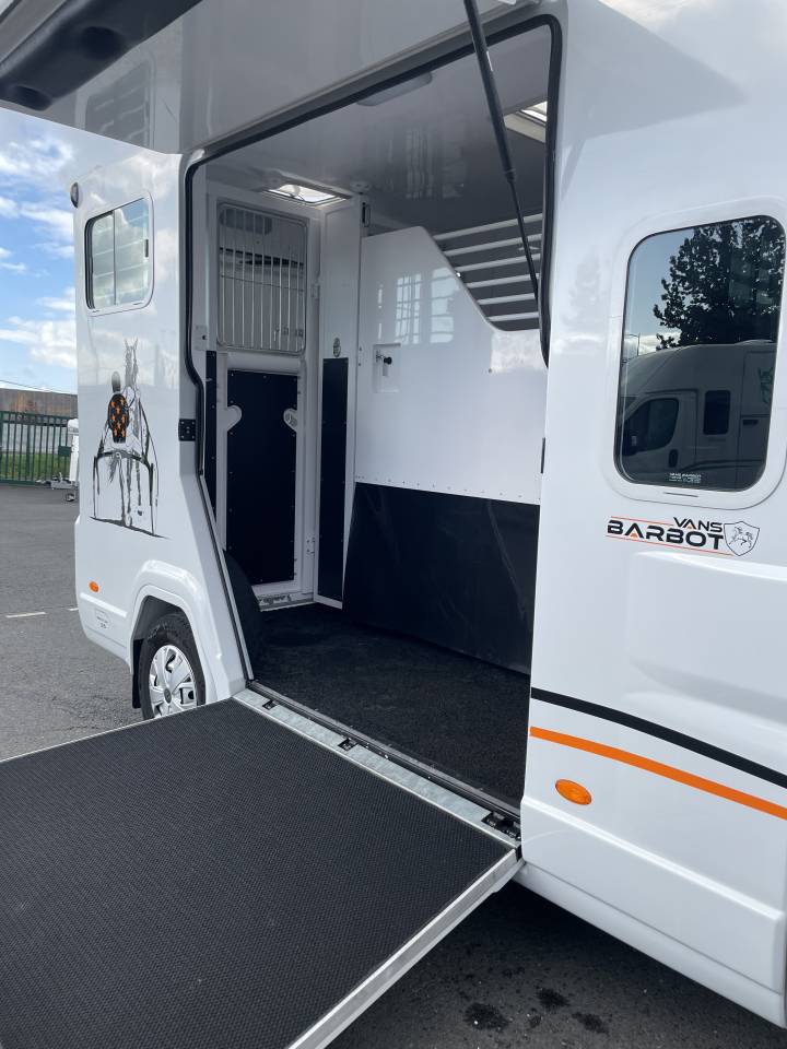 Kleine paardenvrachtwagen (B rijbewijs) Barbot Boxer 2025 Tweedehands