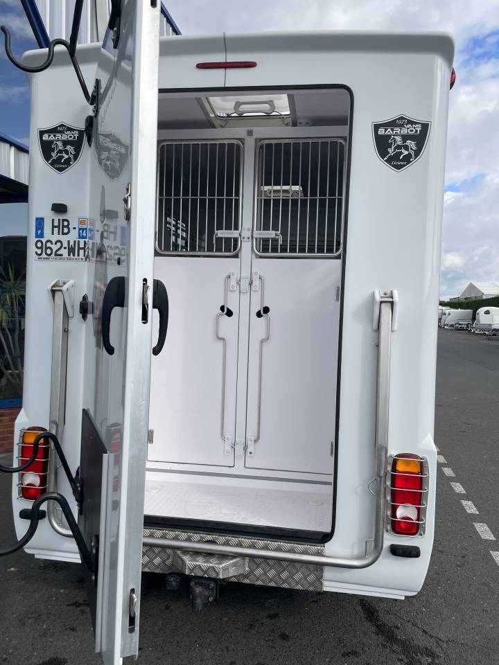 Kleine paardenvrachtwagen (B rijbewijs) Barbot Boxer 2025 Tweedehands