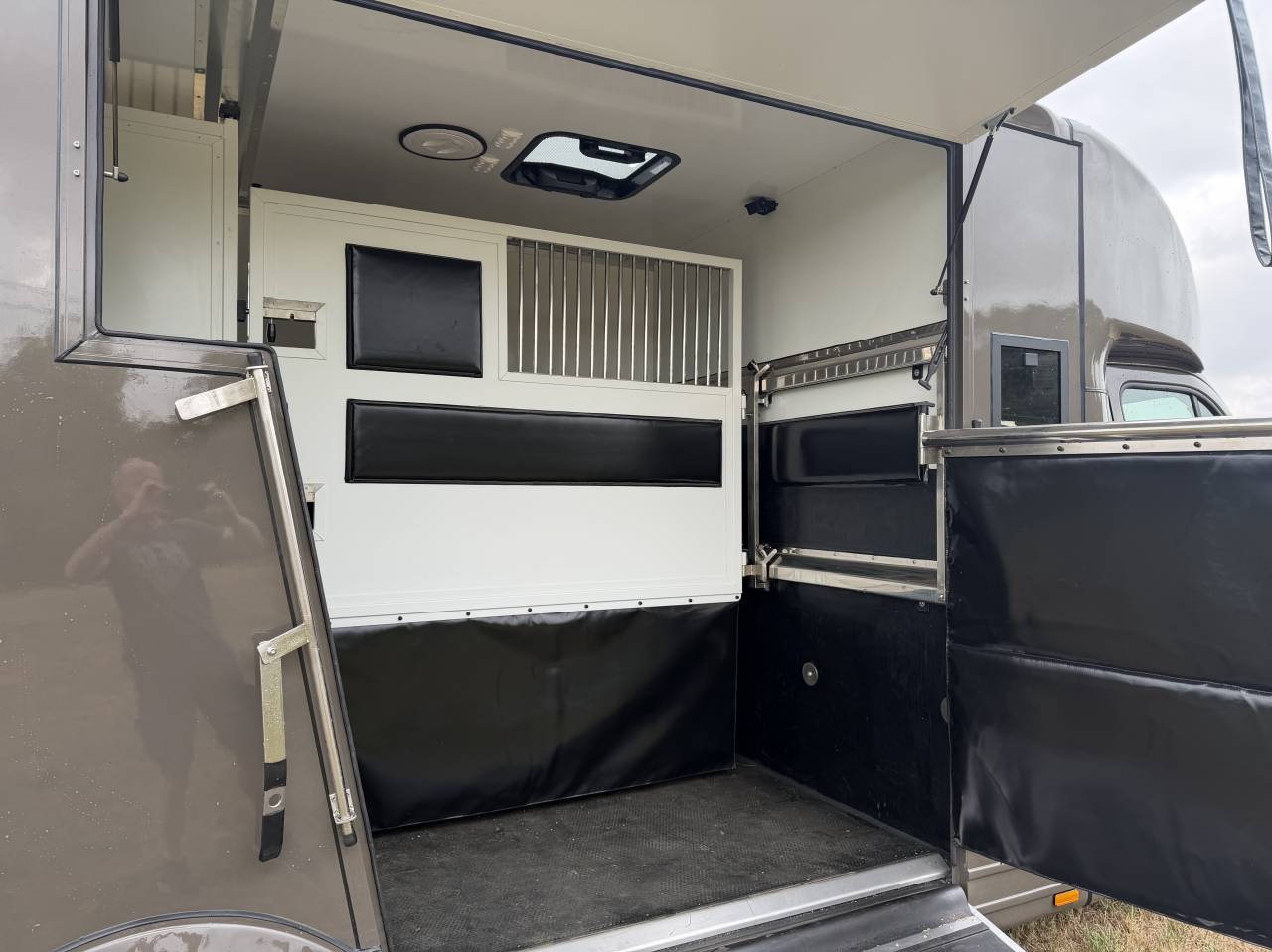 Kleine paardenvrachtwagen (B rijbewijs) Renault Master Equimatt 2022 Nieuw
