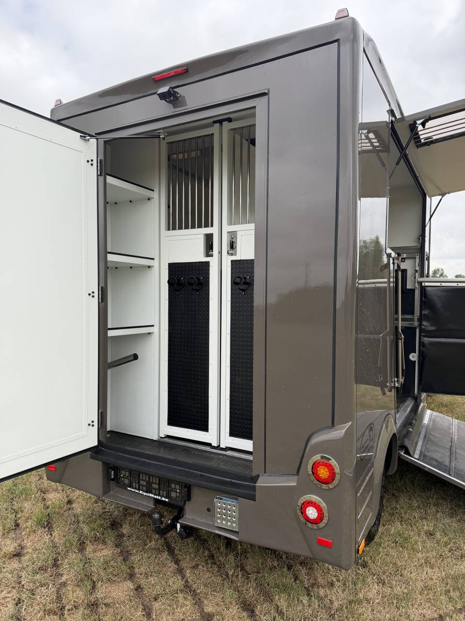 Kleine paardenvrachtwagen (B rijbewijs) Renault Master Equimatt 2022 Nieuw