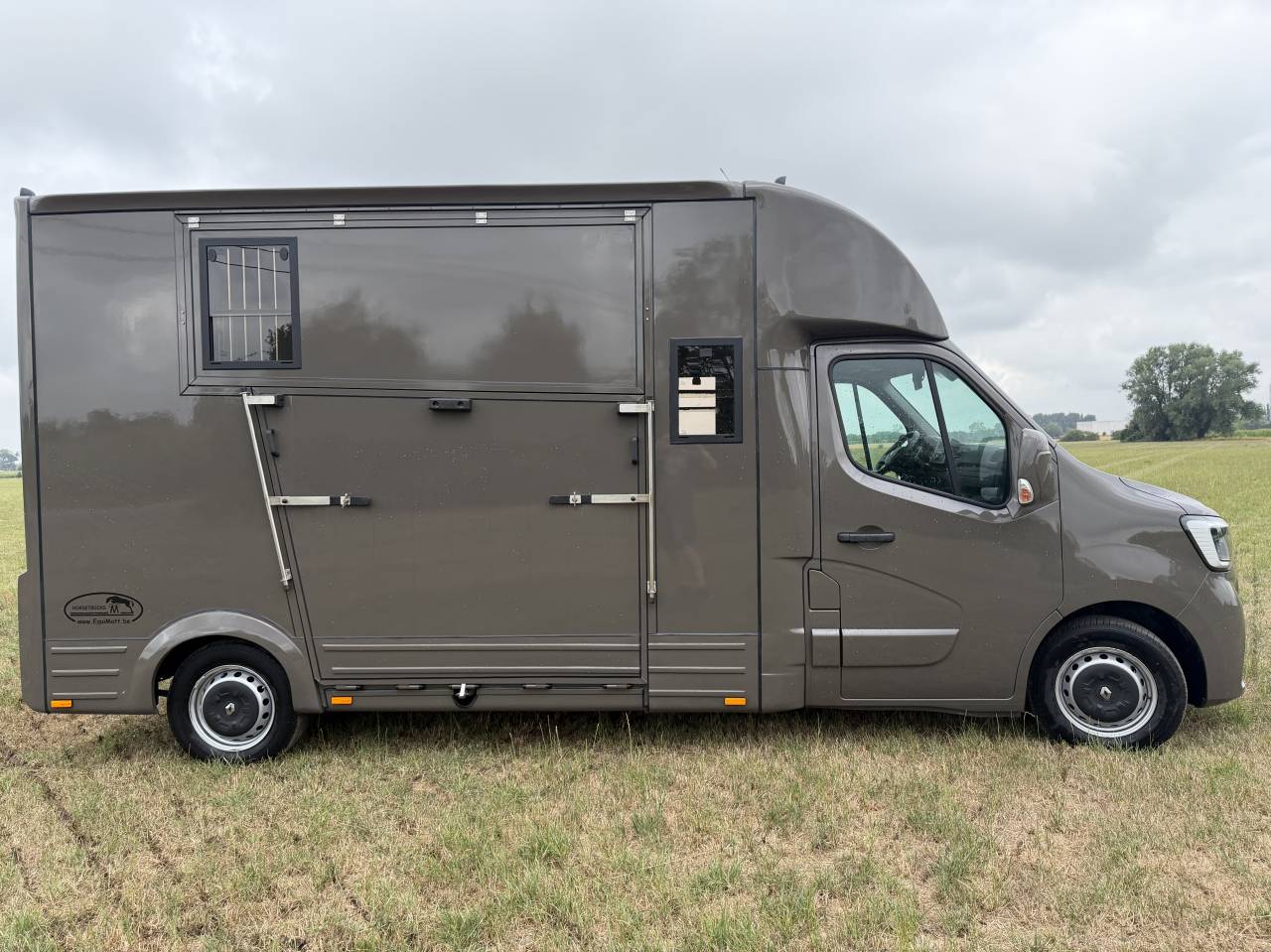 Kleine paardenvrachtwagen (B rijbewijs) Renault Master Equimatt 2022 Nieuw