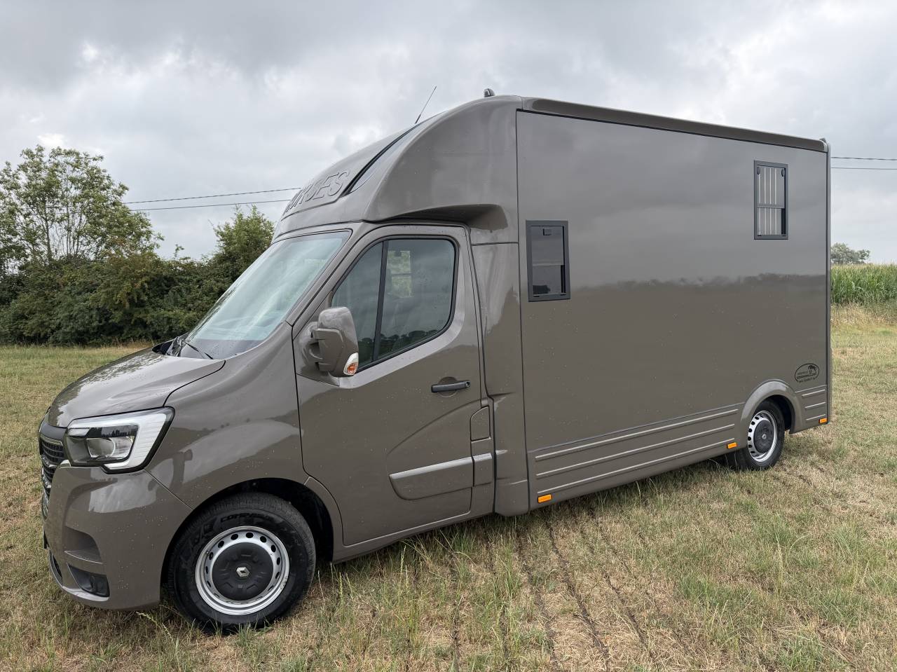 Kleine paardenvrachtwagen (B rijbewijs) Renault Master Equimatt 2022 Nieuw