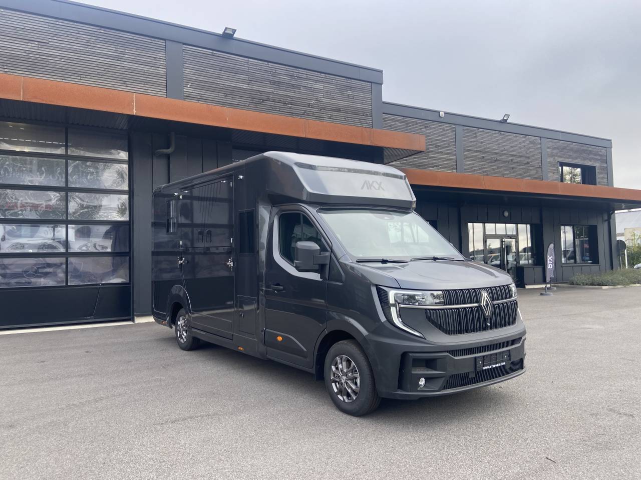 Kleine paardenvrachtwagen (B rijbewijs) AKX  2026 Nieuw