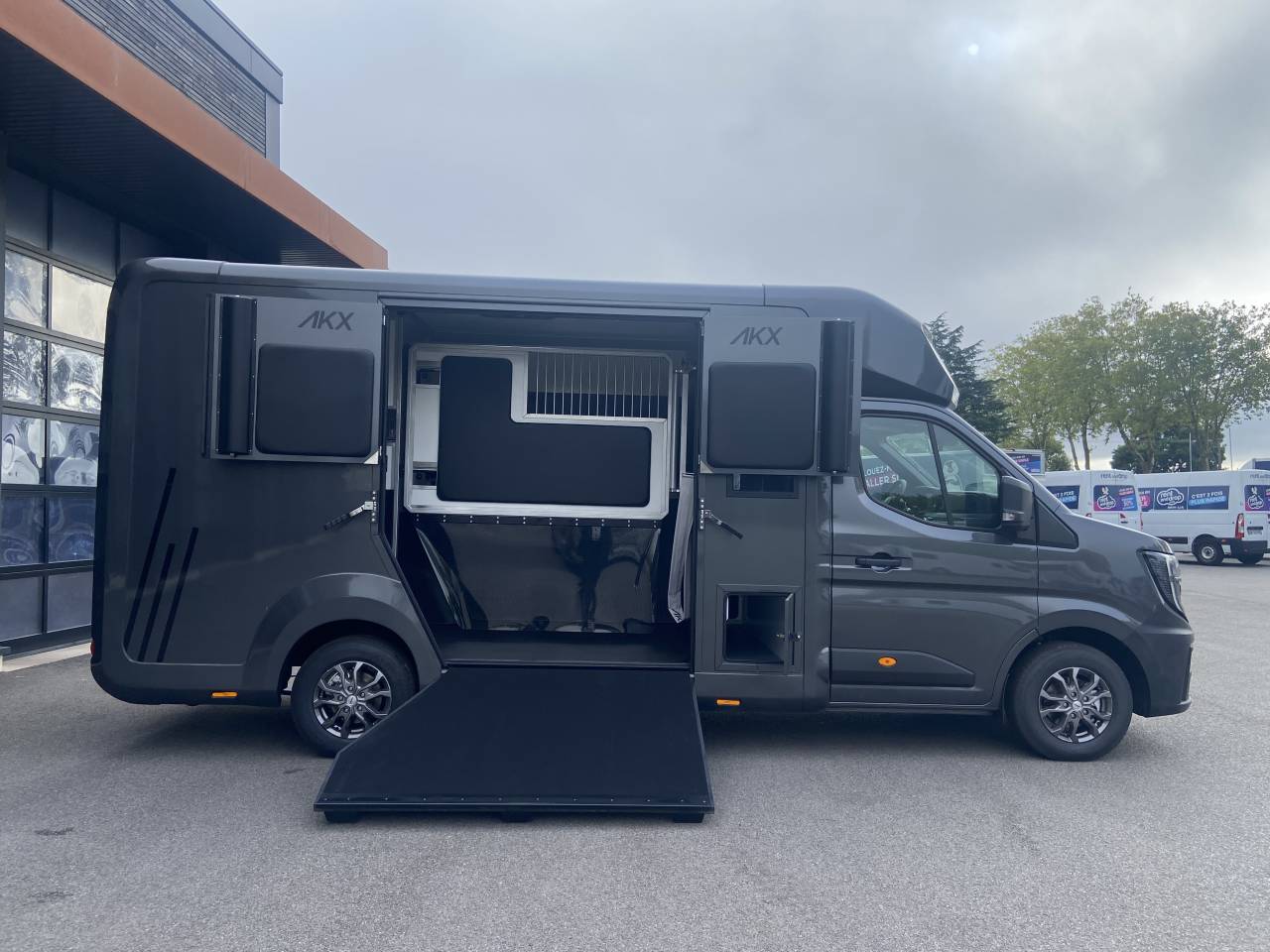 Kleine paardenvrachtwagen (B rijbewijs) AKX  2026 Nieuw