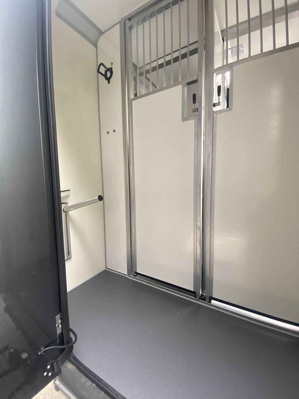 Kleine paardenvrachtwagen (B rijbewijs) AKX  2026 Nieuw