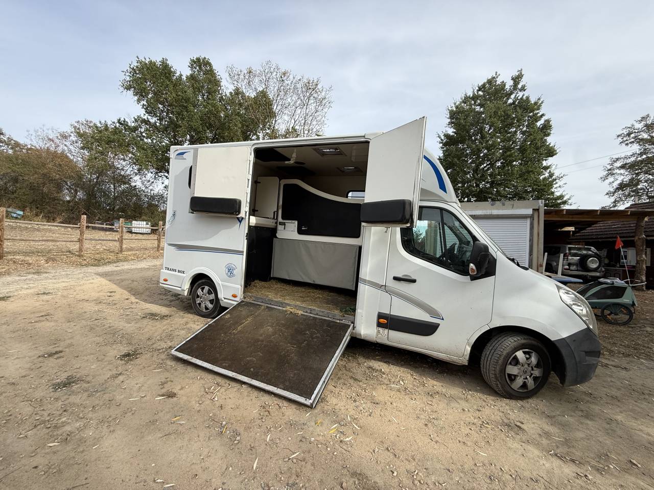 Kleine paardenvrachtwagen (B rijbewijs) Renault Master  2015 Tweedehands