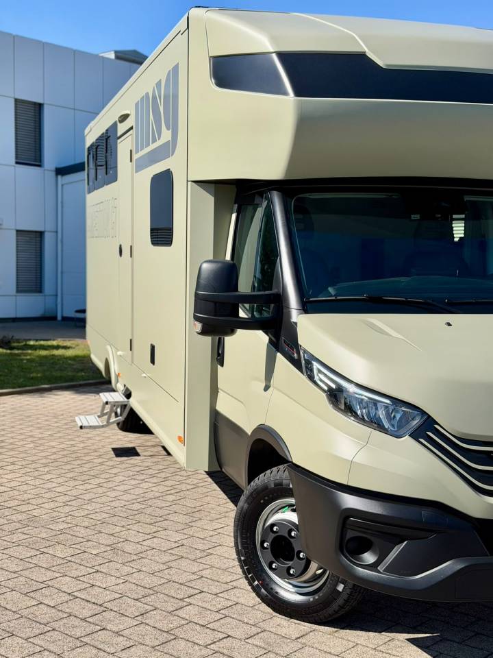 Zware paardenvrachtwagen (groot rijbewijs) Iveco IVECO DAILY 72.210 MSG COMPETITION C7 2026 Nieuw