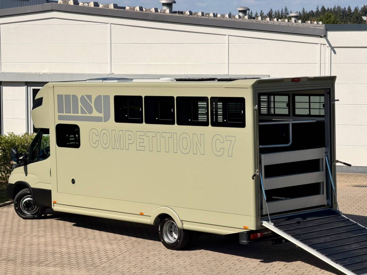 Zware paardenvrachtwagen (groot rijbewijs) Iveco IVECO DAILY 72.210 MSG COMPETITION C7 2026 Nieuw