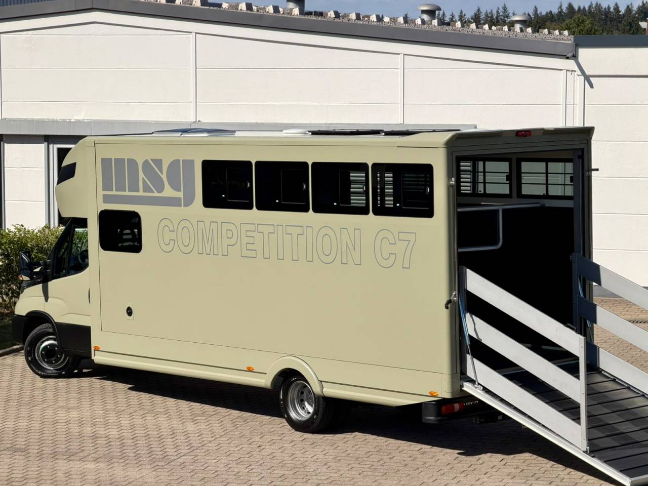 Zware paardenvrachtwagen (groot rijbewijs) Iveco IVECO DAILY 72.210 MSG COMPETITION C7 2026 Nieuw