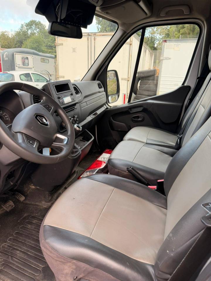 Kleine paardenvrachtwagen (B rijbewijs) AP Petit Renault Master 2021 Tweedehands