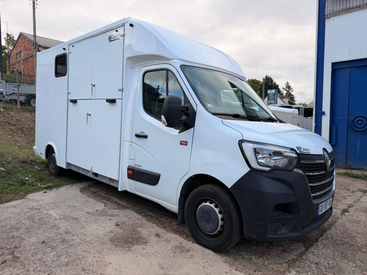 Kleine paardenvrachtwagen (B rijbewijs) AP Petit Renault Master 2021 Tweedehands