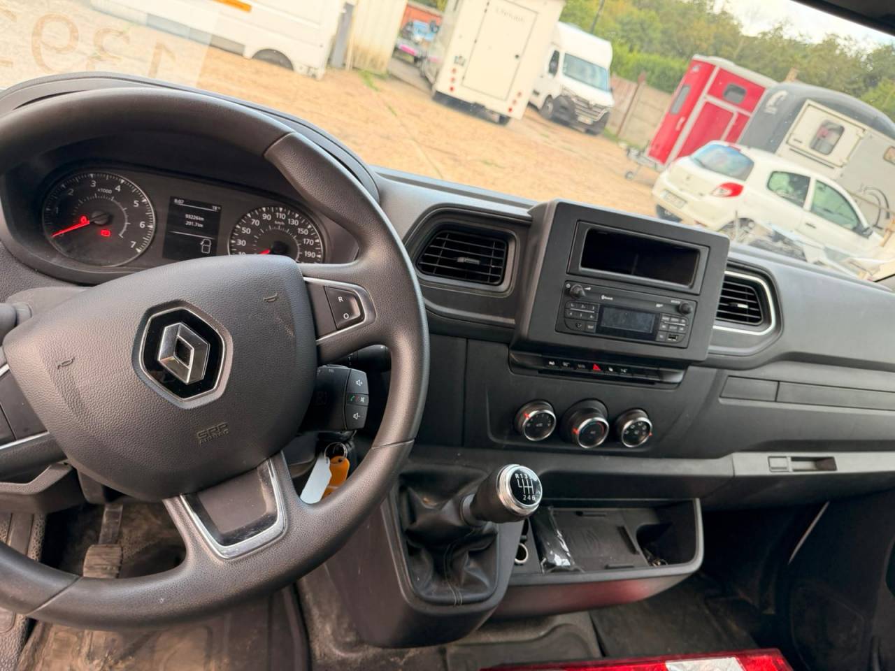 Kleine paardenvrachtwagen (B rijbewijs) AP Petit Renault Master 2021 Tweedehands