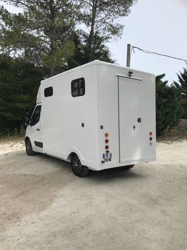 Kleine paardenvrachtwagen (B rijbewijs) Renault  2018 Tweedehands