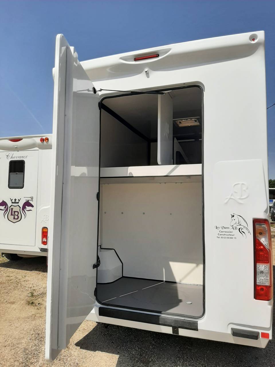 Kleine paardenvrachtwagen (B rijbewijs) Renault Master 2020 Tweedehands