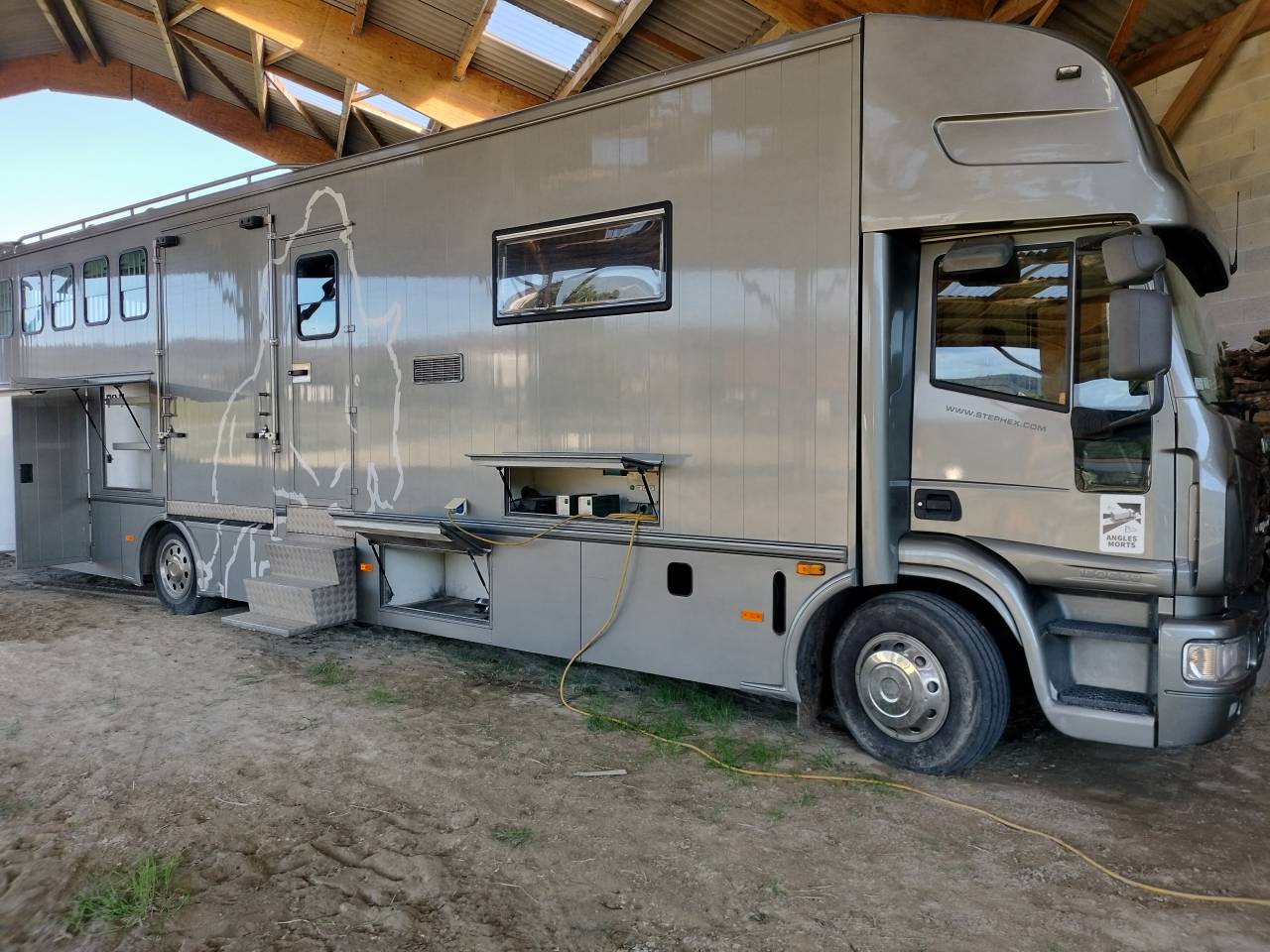 Zware paardenvrachtwagen (groot rijbewijs) Iveco STEPHEX 2006 Tweedehands
