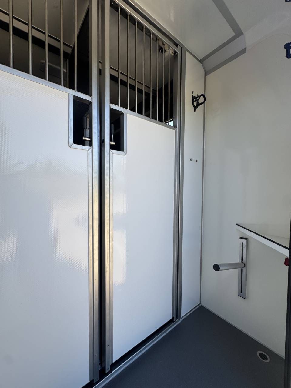 Kleine paardenvrachtwagen (B rijbewijs) STX STX HARAS LONG 2025 Tweedehands