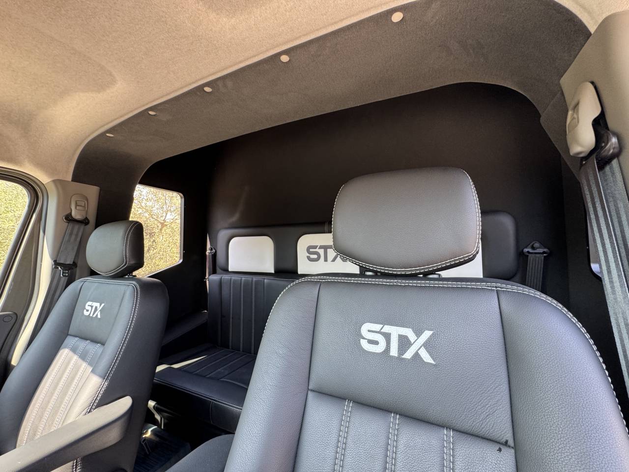Kleine paardenvrachtwagen (B rijbewijs) STX STX HARAS LONG 2025 Tweedehands