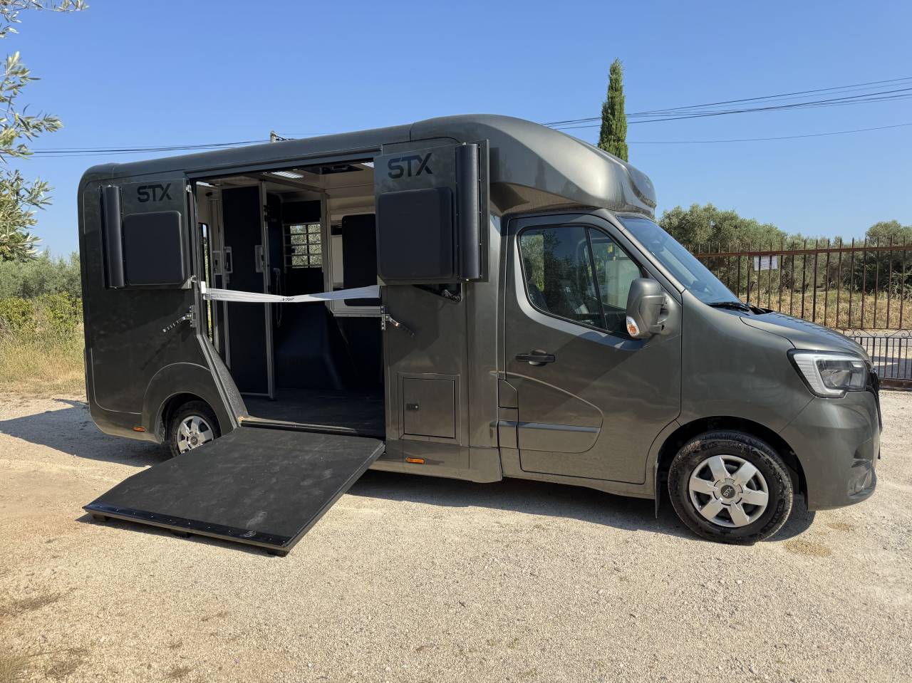 Kleine paardenvrachtwagen (B rijbewijs) STX STX HARAS LONG 2025 Tweedehands