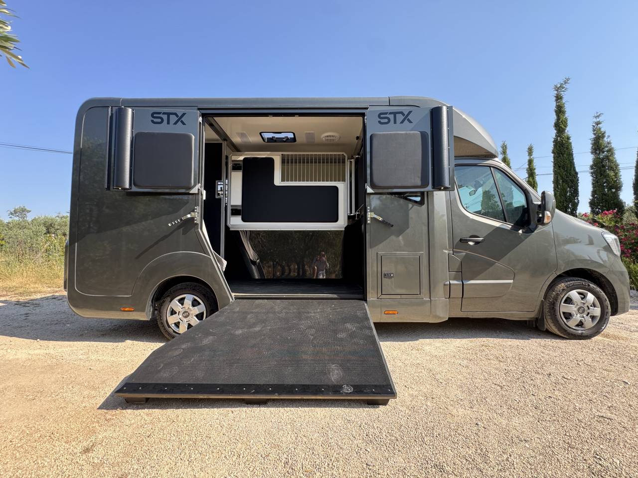 Kleine paardenvrachtwagen (B rijbewijs) STX STX HARAS LONG 2025 Tweedehands