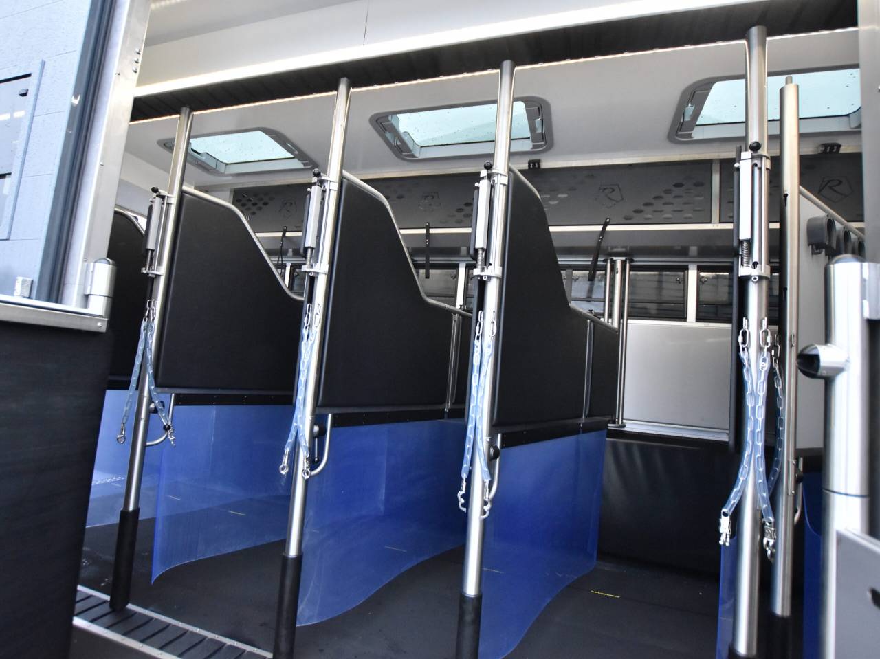 Zware paardenvrachtwagen (groot rijbewijs) Roelofsen  2026 Nieuw