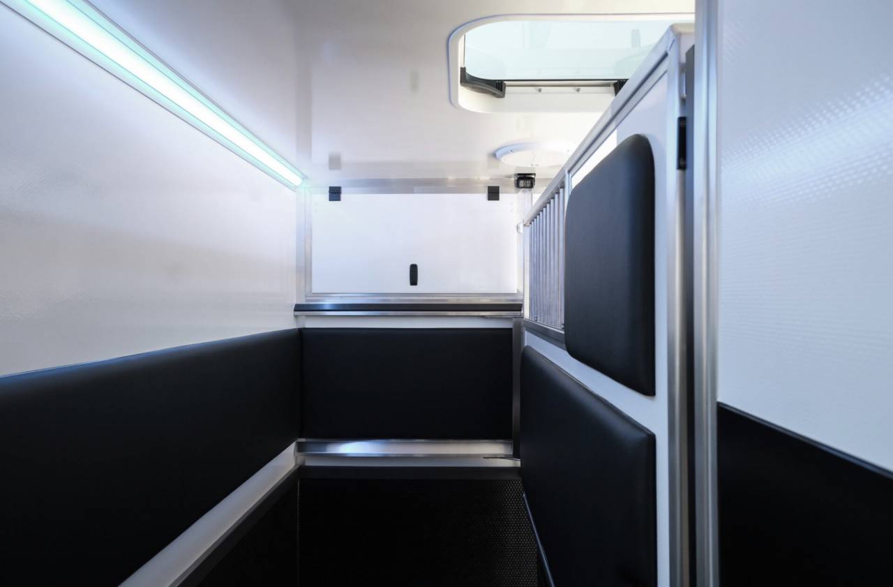 Kleine paardenvrachtwagen (B rijbewijs) Krismar HARAS 2026 Nieuw