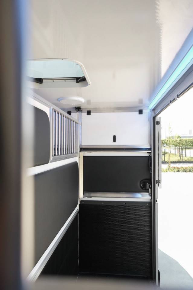 Kleine paardenvrachtwagen (B rijbewijs) Krismar HARAS 2026 Nieuw