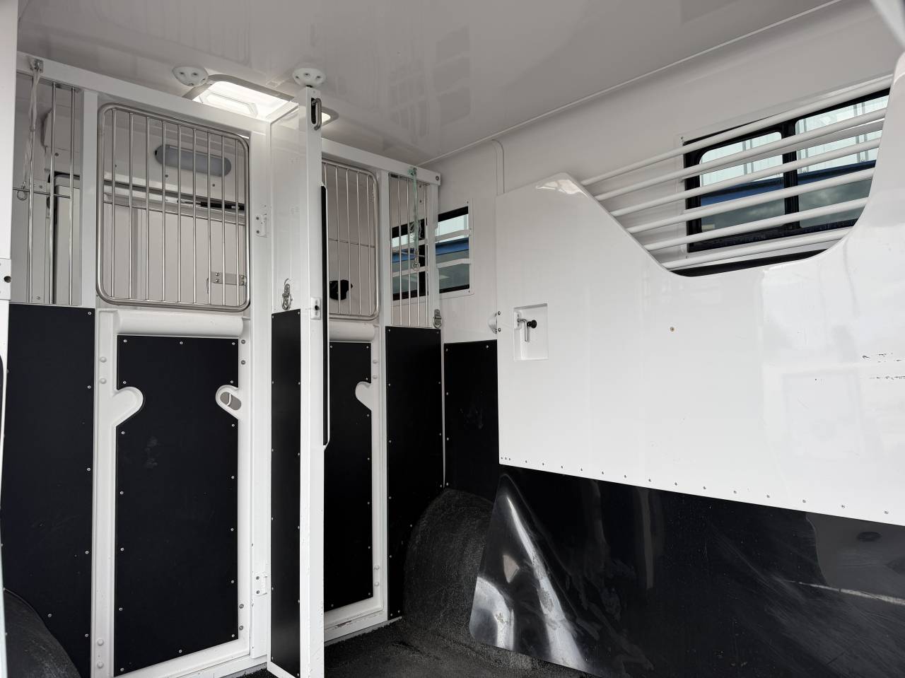Kleine paardenvrachtwagen (B rijbewijs) Barbot Boxer 2024 Tweedehands