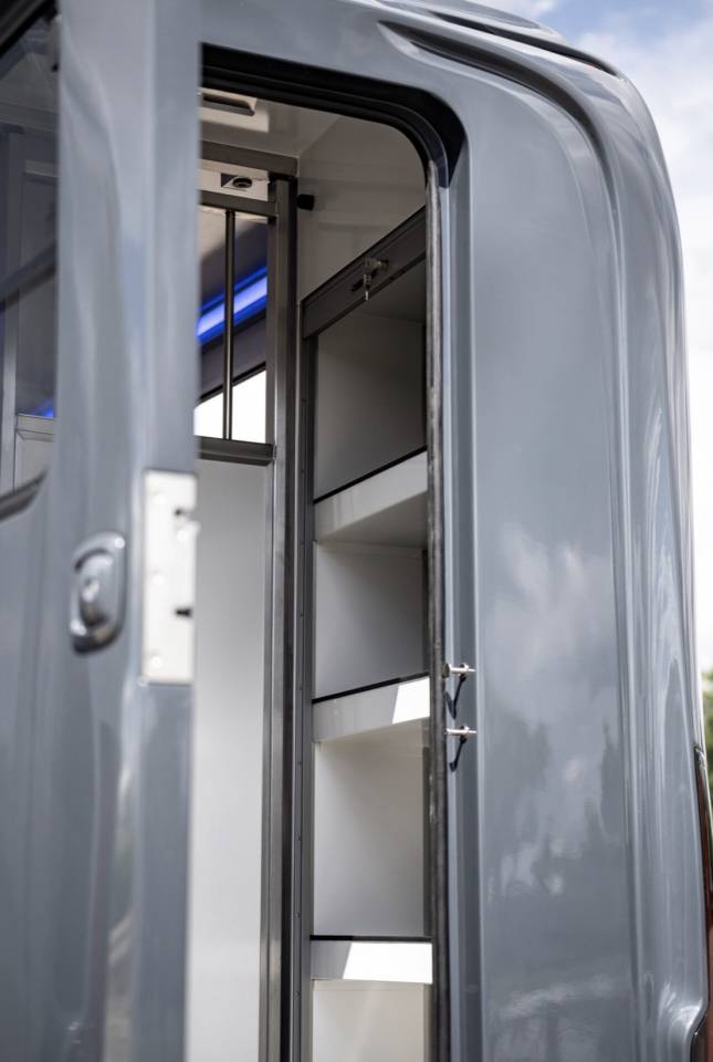 Kleine paardenvrachtwagen (B rijbewijs) Krismar HARAS 2026 Nieuw