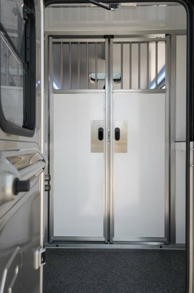 Kleine paardenvrachtwagen (B rijbewijs) Krismar HARAS LONG 2026 Nieuw