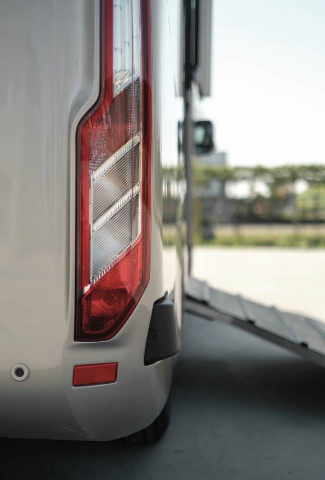 Kleine paardenvrachtwagen (B rijbewijs) Krismar HARAS LONG 2026 Nieuw