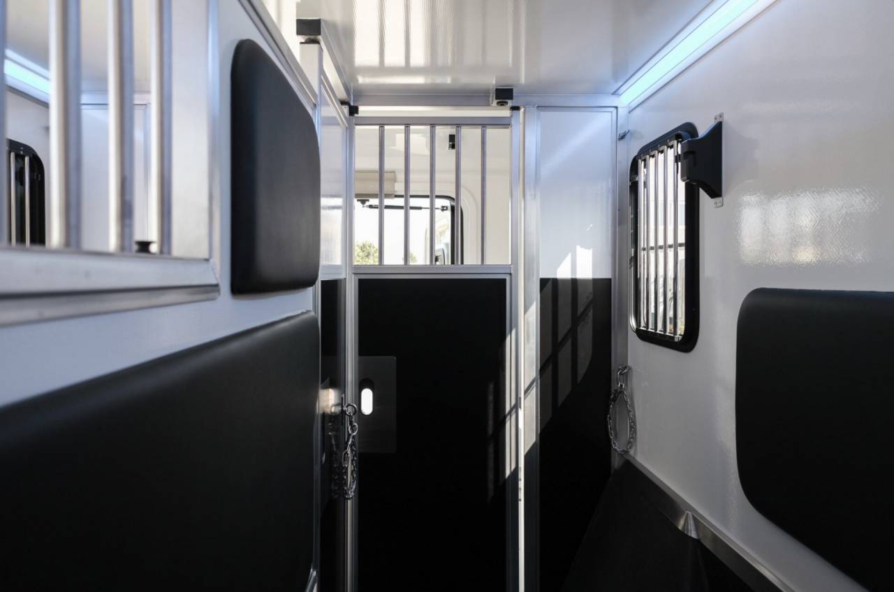 Kleine paardenvrachtwagen (B rijbewijs) Krismar HARAS LONG 2026 Nieuw