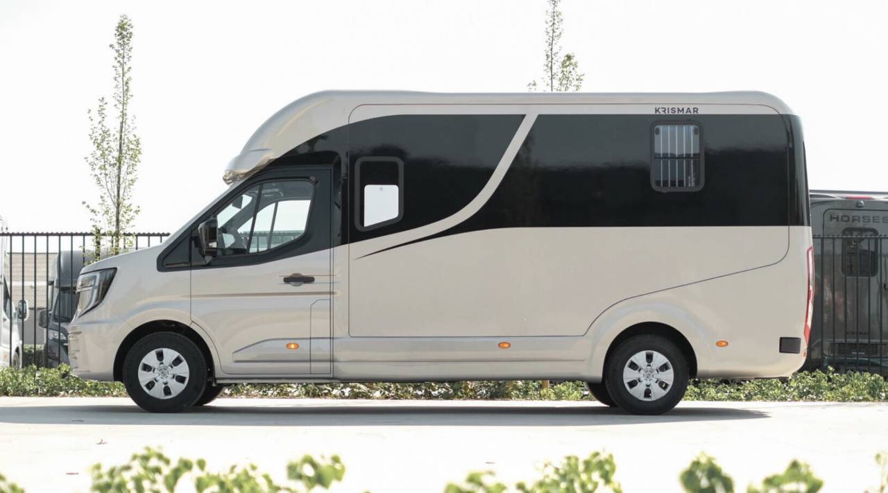 Kleine paardenvrachtwagen (B rijbewijs) Krismar HARAS LONG 2026 Nieuw