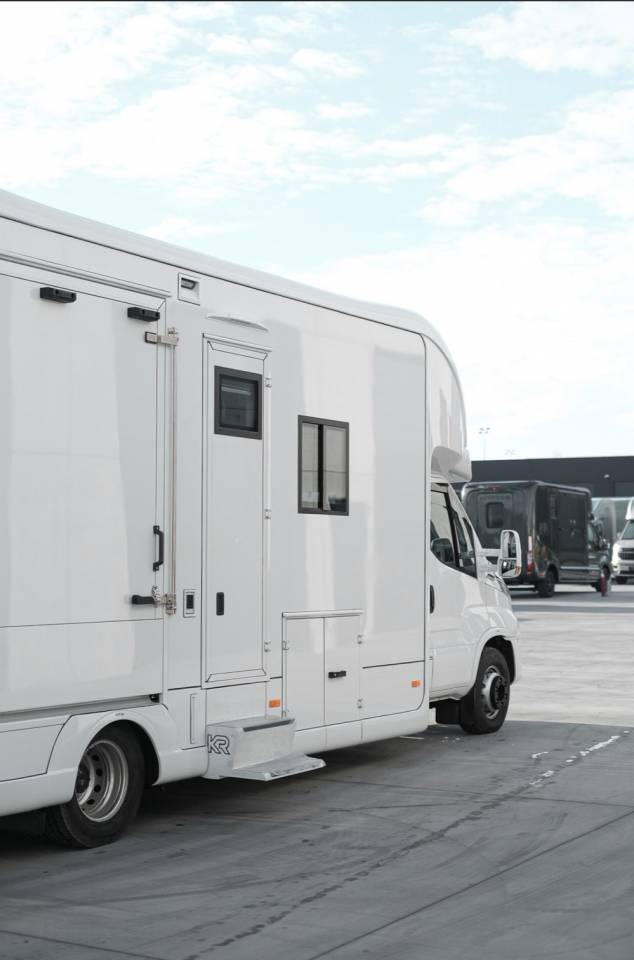 Zware paardenvrachtwagen (groot rijbewijs) Krismar COMFORT  2026 Nieuw