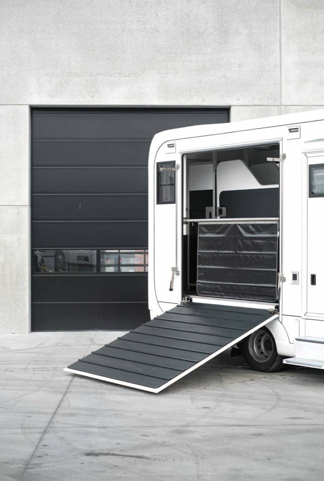 Zware paardenvrachtwagen (groot rijbewijs) Krismar COMFORT  2026 Nieuw