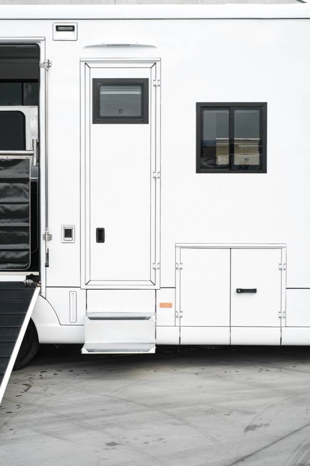 Zware paardenvrachtwagen (groot rijbewijs) Krismar COMFORT  2026 Nieuw