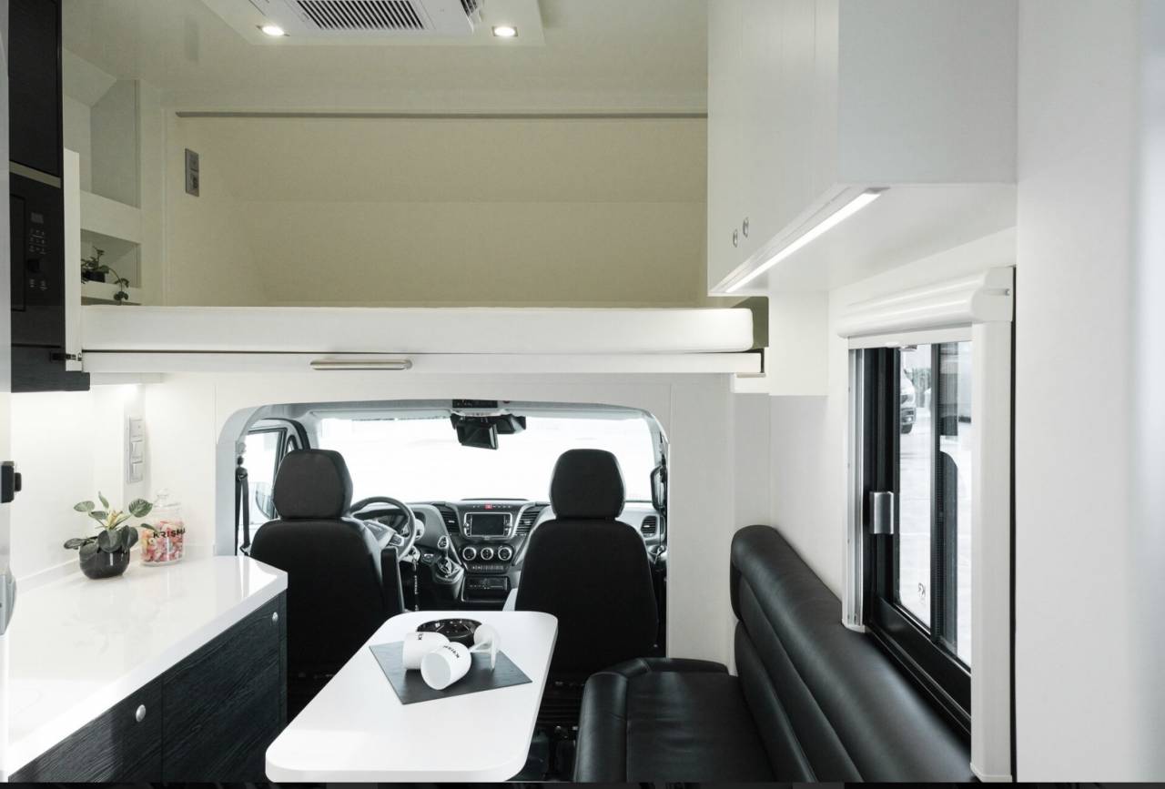 Zware paardenvrachtwagen (groot rijbewijs) Krismar COMFORT  2026 Nieuw