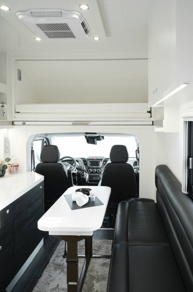 Zware paardenvrachtwagen (groot rijbewijs) Krismar COMFORT  2026 Nieuw