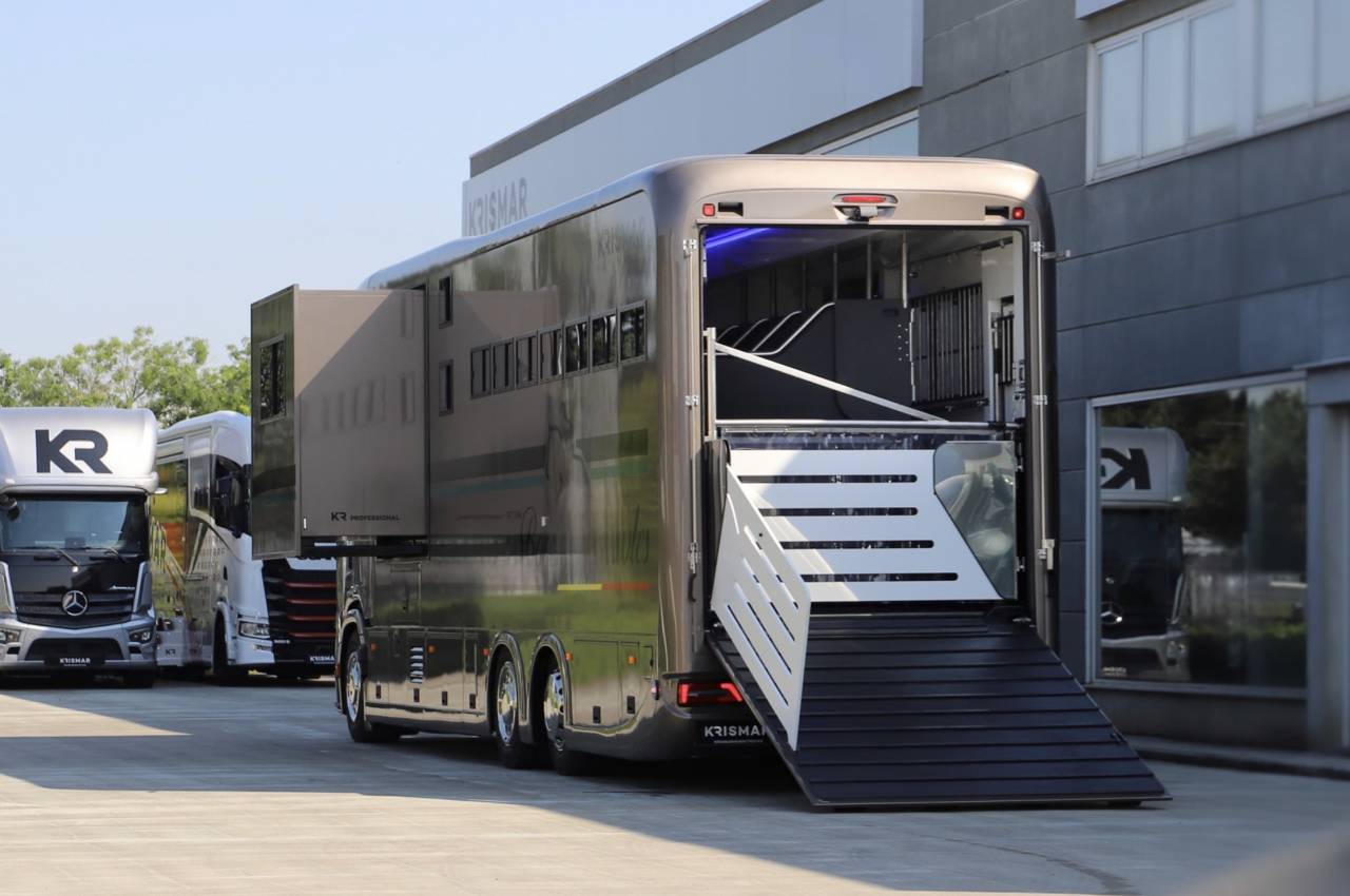 Zware paardenvrachtwagen (groot rijbewijs) Krismar PROFESSIONAL 7 2026 Nieuw