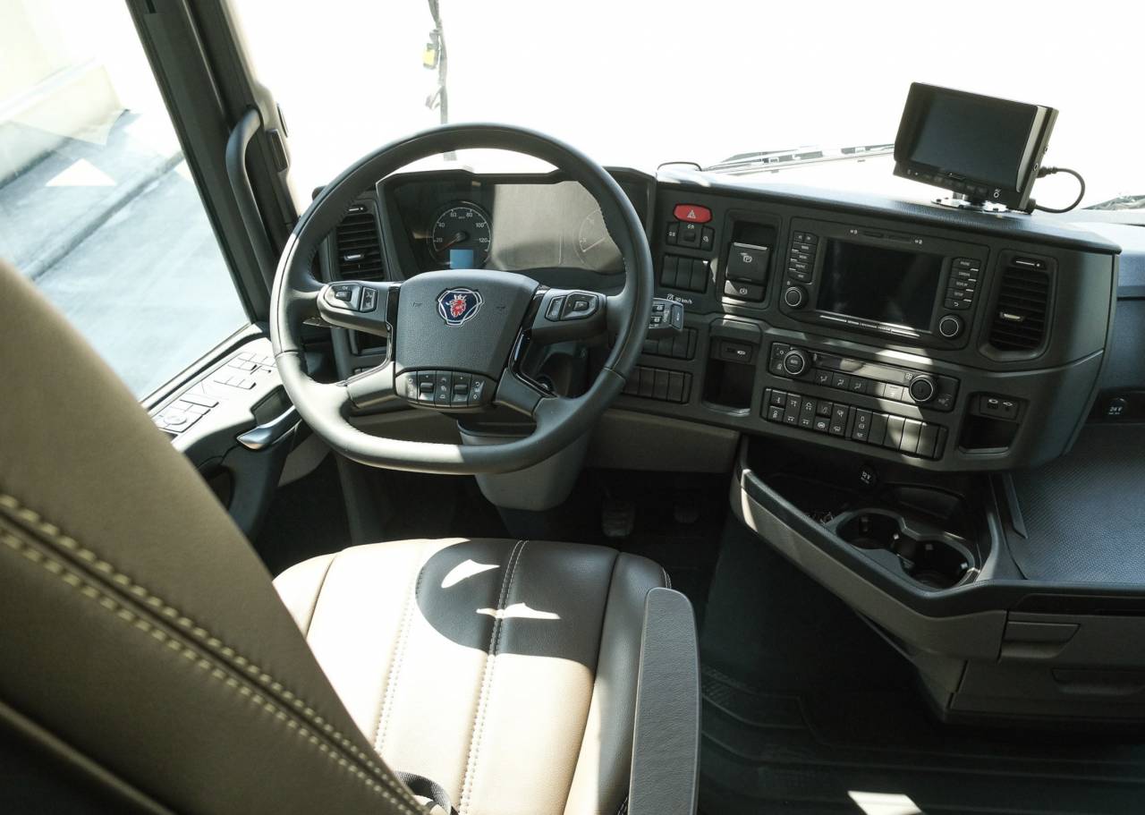 Zware paardenvrachtwagen (groot rijbewijs) Krismar PROFESSIONAL 7 2026 Nieuw