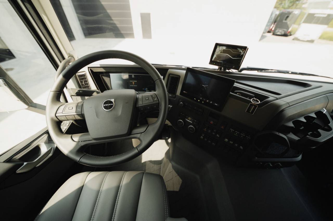 Zware paardenvrachtwagen (groot rijbewijs) Krismar PROFESSIONAL 8 2026 Nieuw