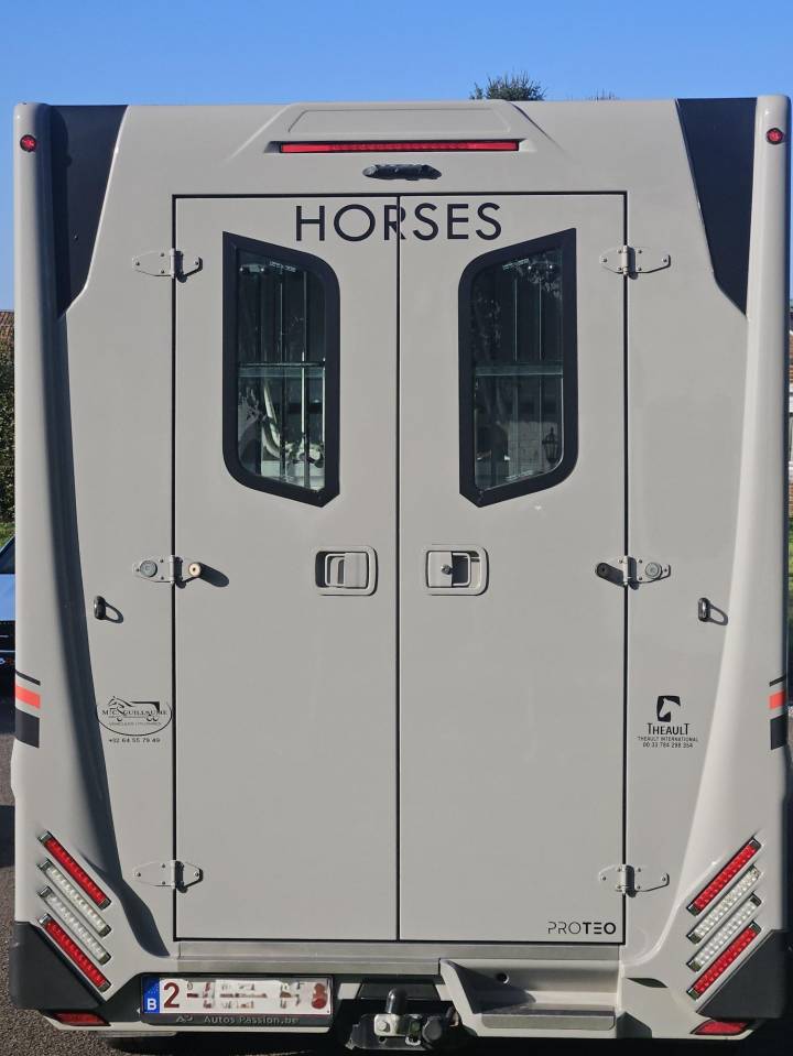 Kleine paardenvrachtwagen (B rijbewijs) Theault Switch 2021 Tweedehands