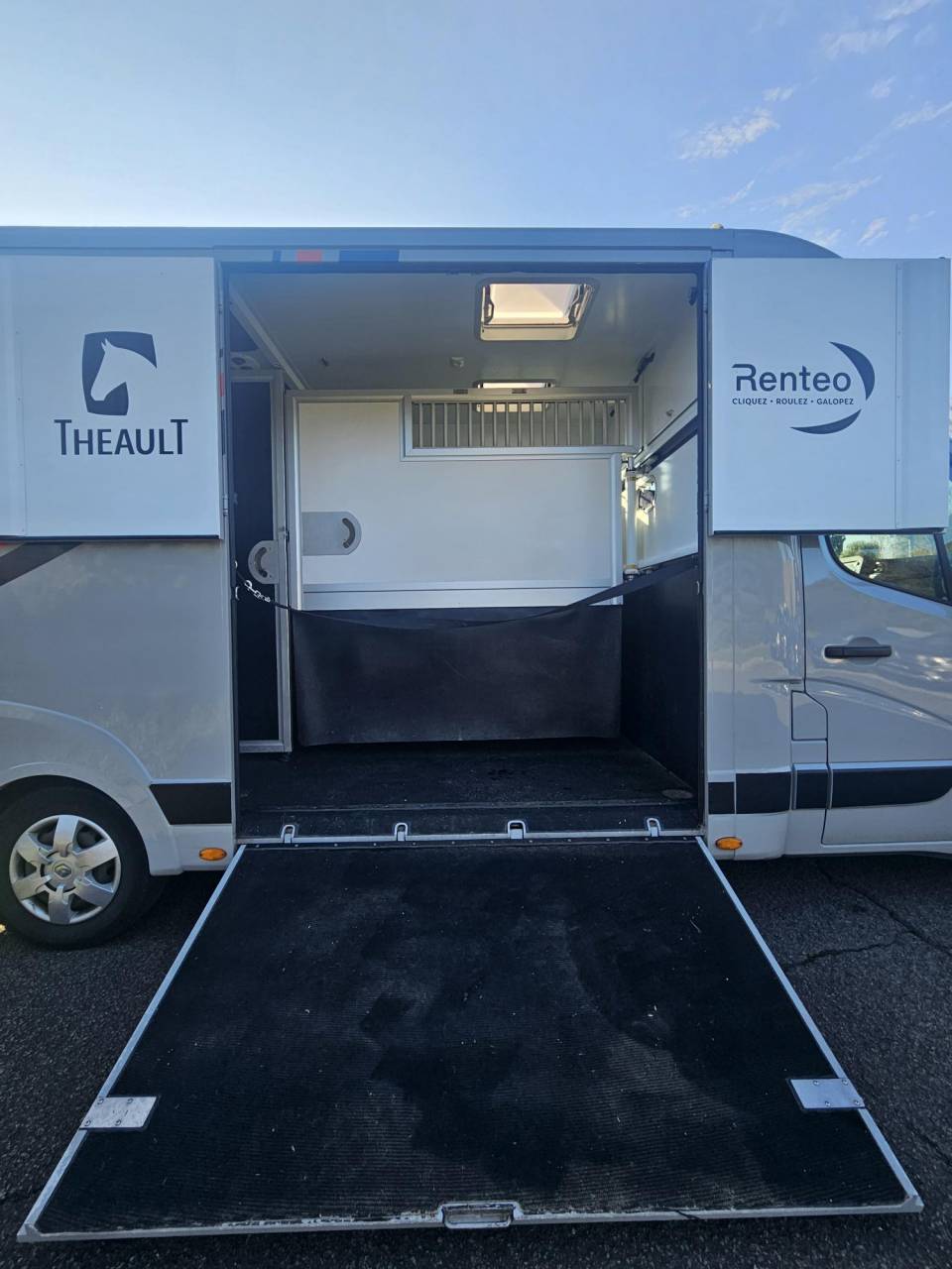 Kleine paardenvrachtwagen (B rijbewijs) Theault Switch 2021 Tweedehands
