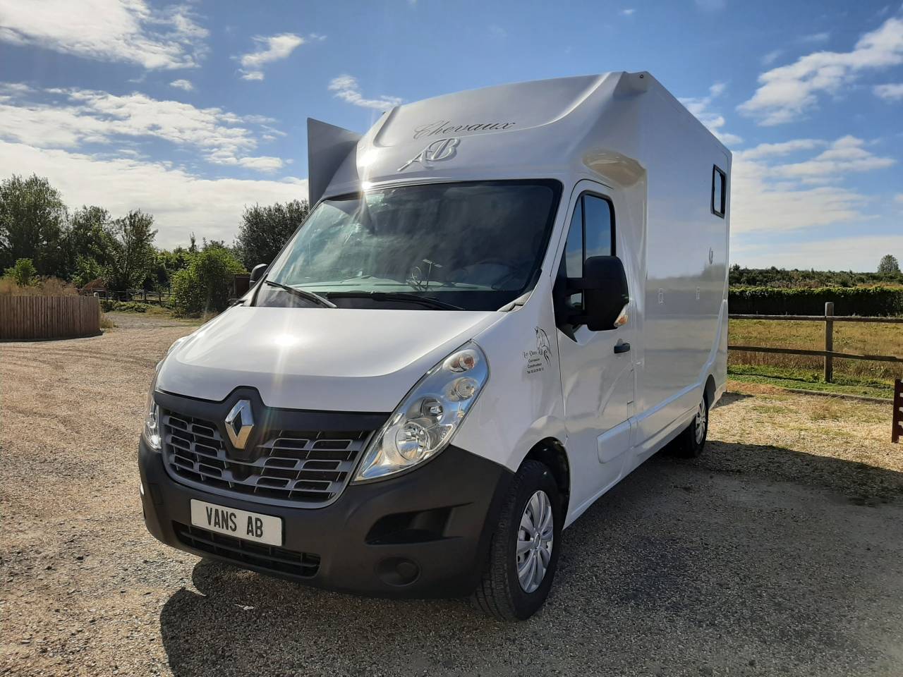 Kleine paardenvrachtwagen (B rijbewijs) Renault Master 2018 Tweedehands