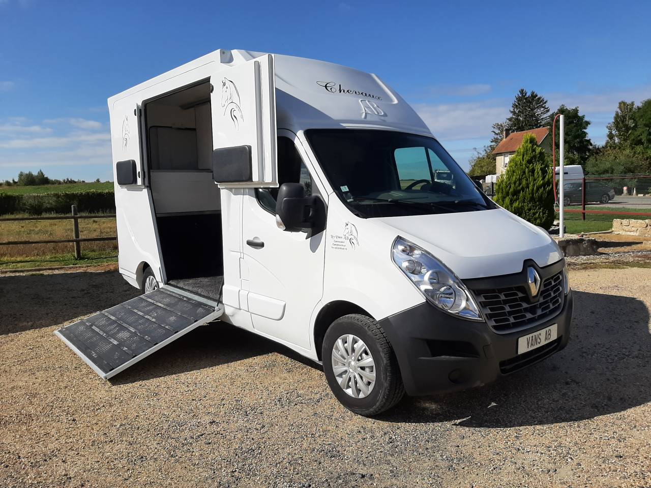 Kleine paardenvrachtwagen (B rijbewijs) Renault Master 2018 Tweedehands